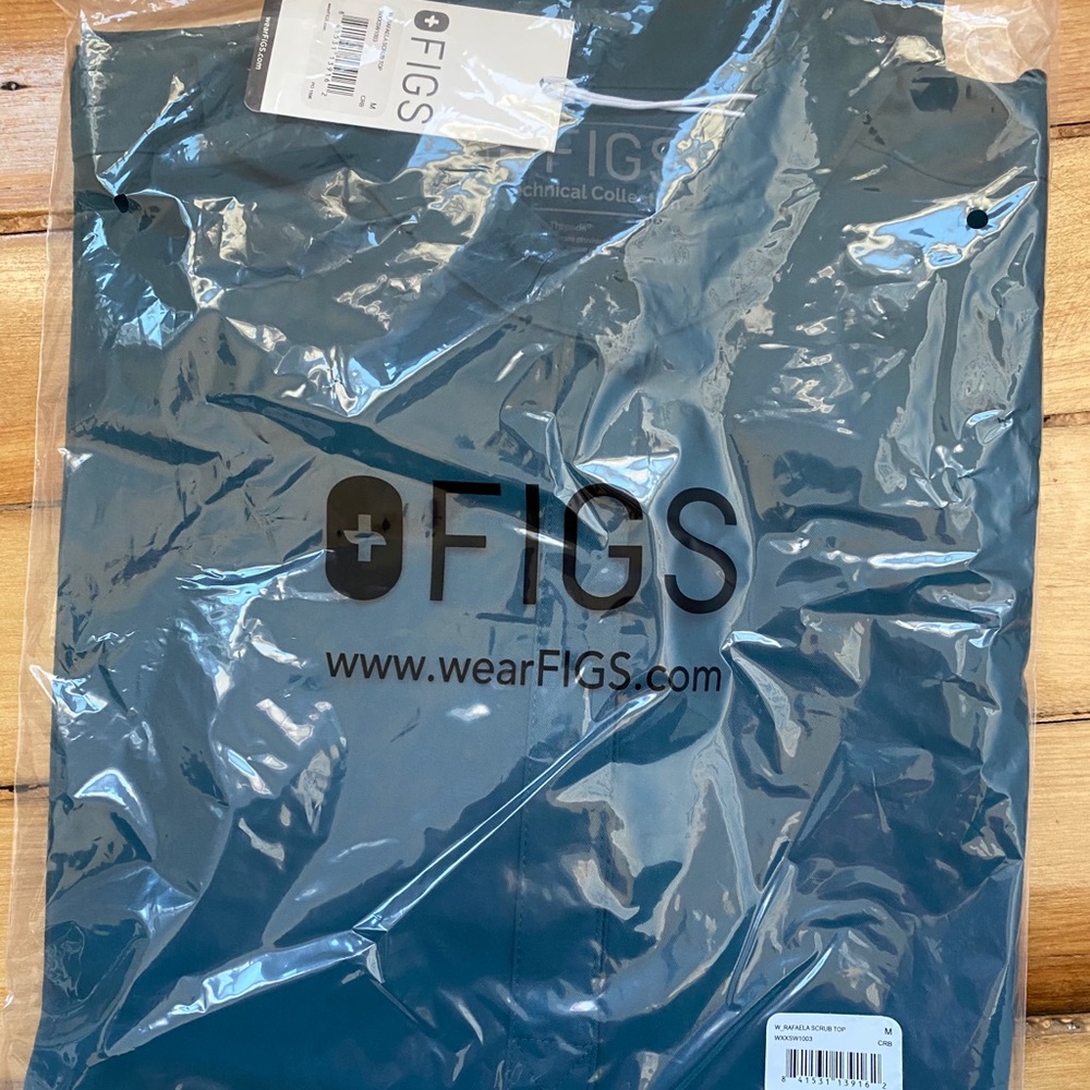 Caribbean blue Figs Rafaela scrub top - medium